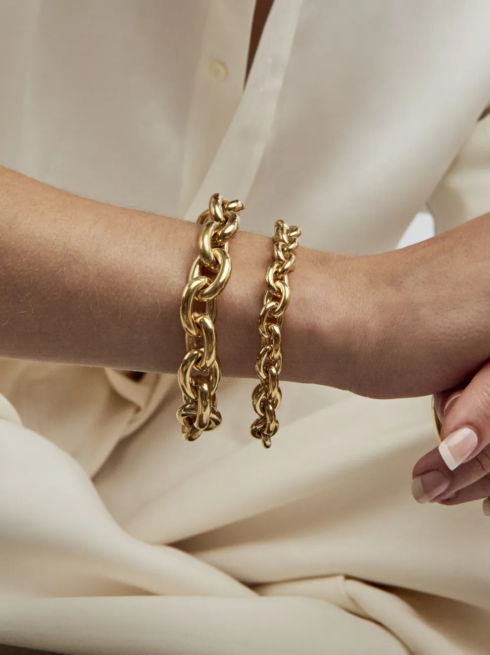 Large Gold Round Linked Bracelet