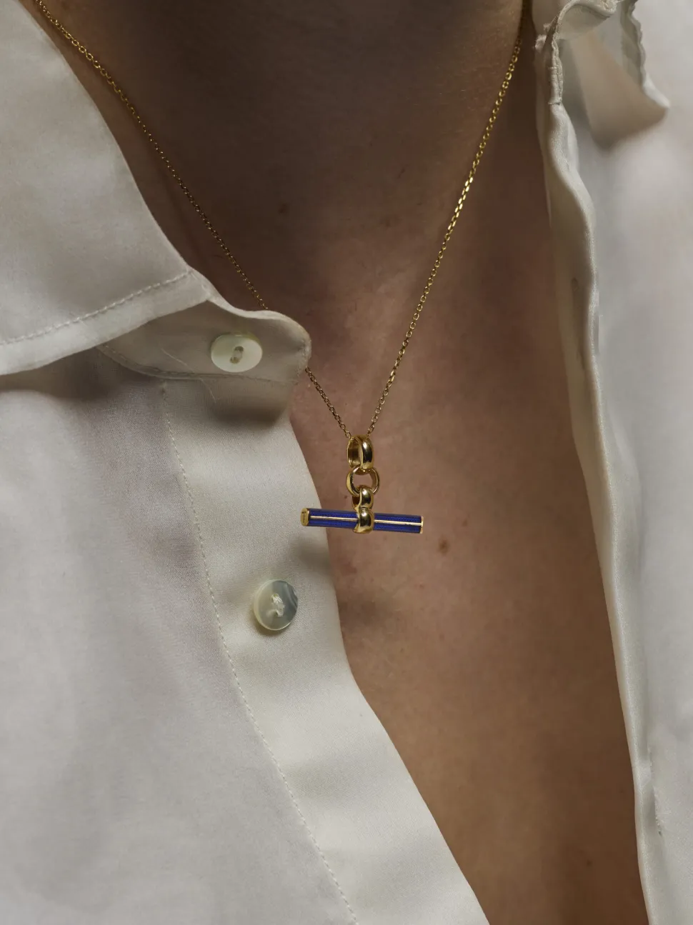 Navy Enamelled Small Gold T-bar on Trace Chain