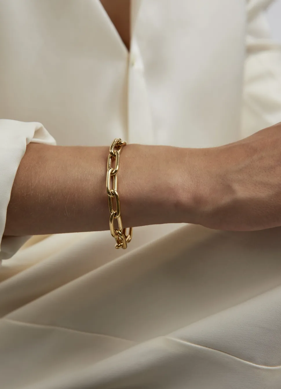 Small Gold Oval Linked Bracelet