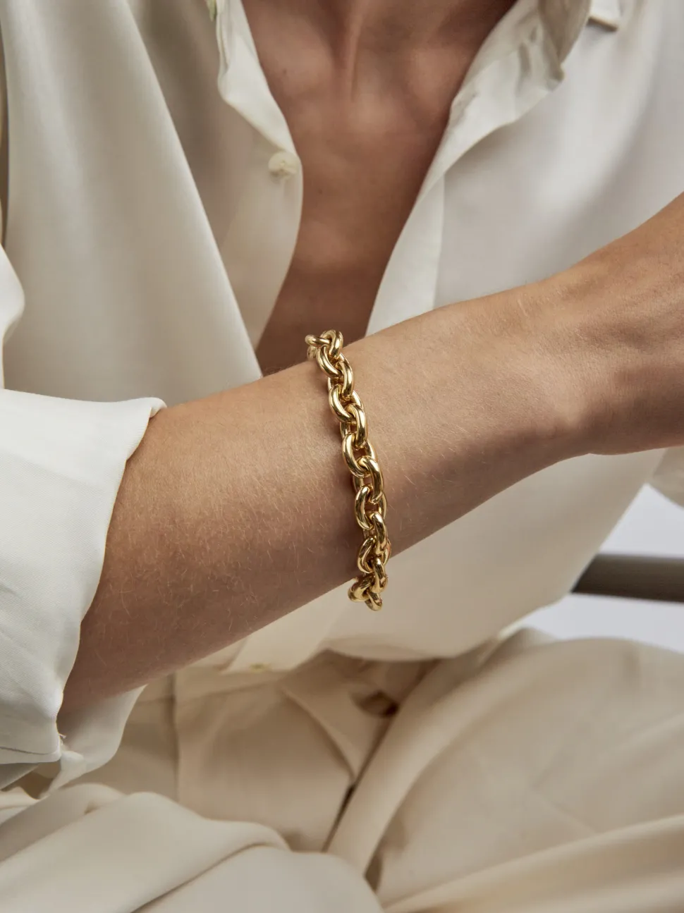 Small Gold Round Linked Bracelet