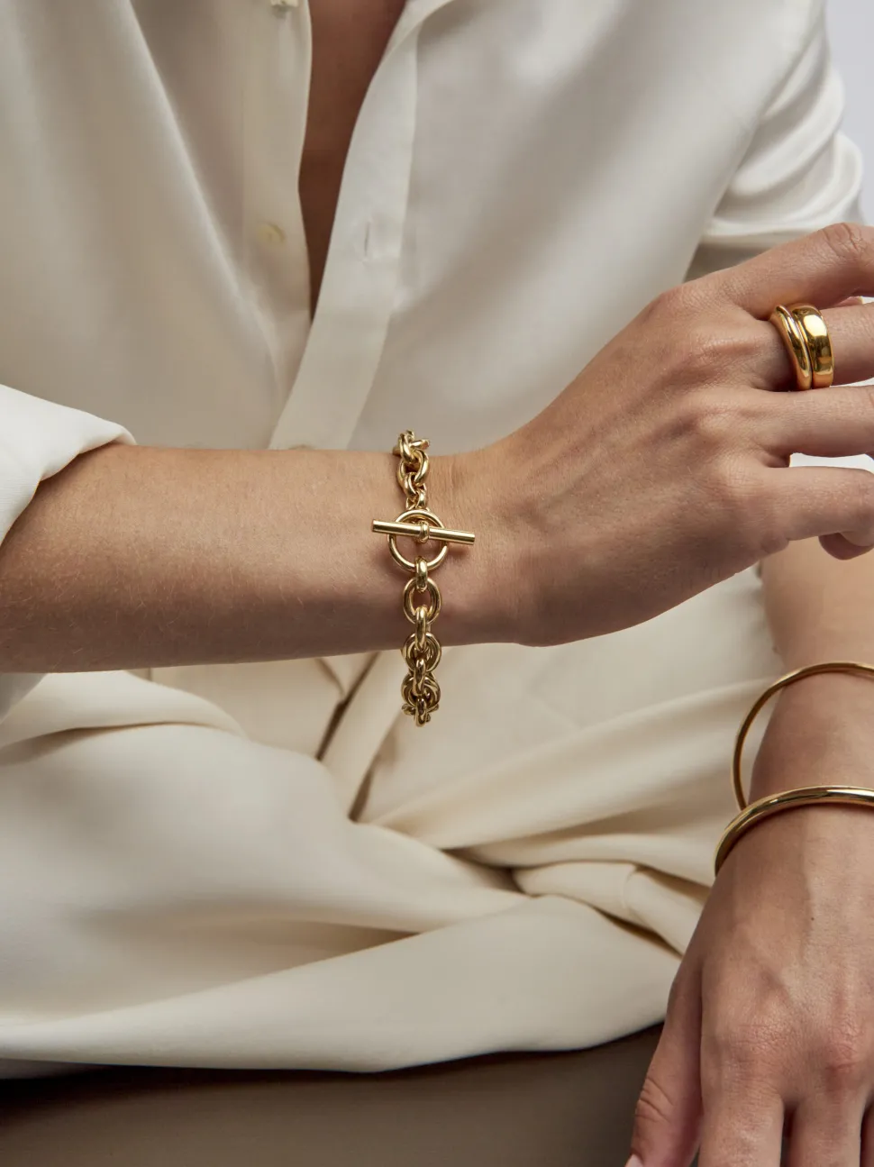 Small Gold Round Linked Bracelet