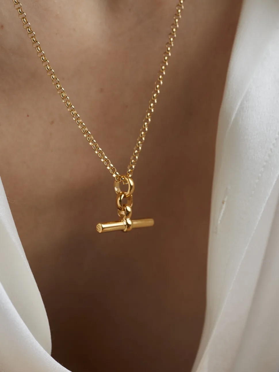 Small Gold T-Bar On Belcher Chain